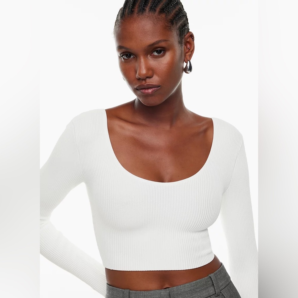 NWOT Aritzia Babaton Sculpt Knit Scoopneck Longsleeve in Matte Pearl, Medium